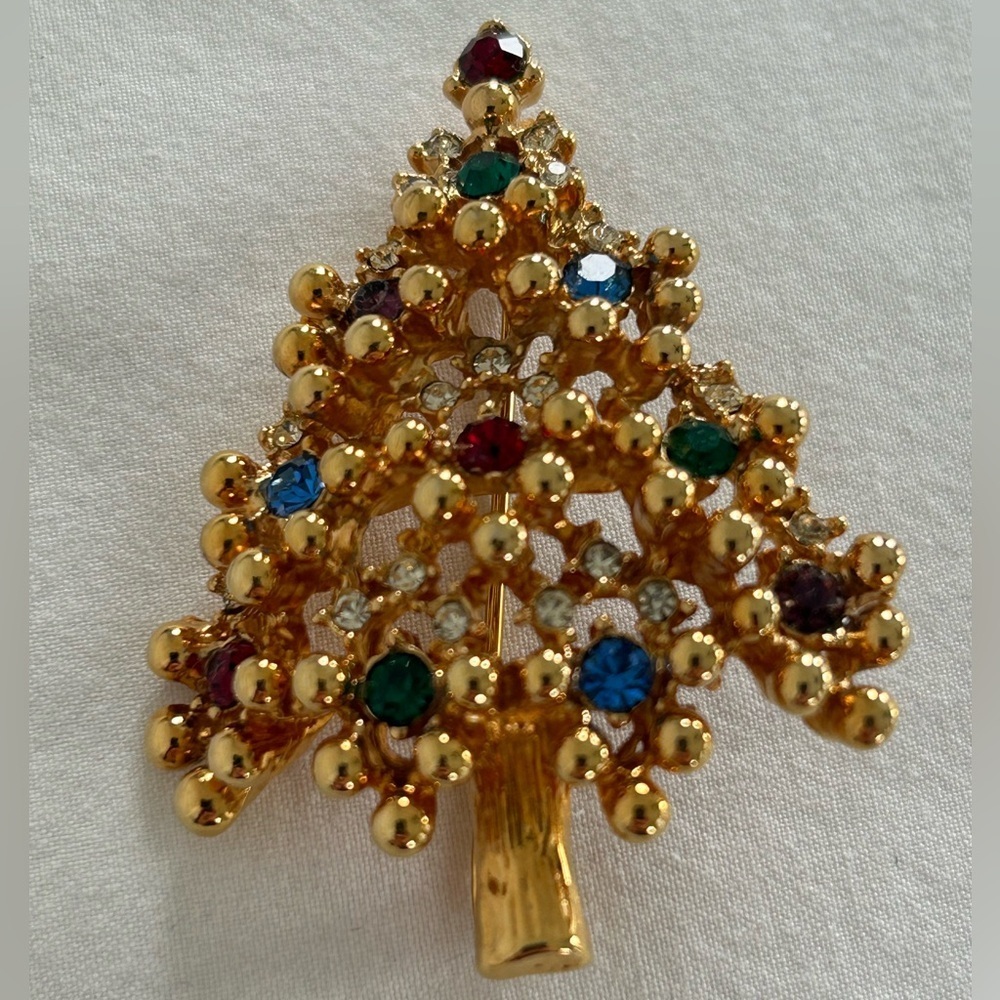 Elegant Gold Christmas Tree Brooch with Multicolor Accents